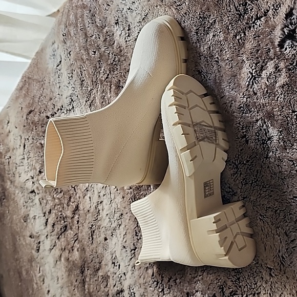 Ankle boots - Picture 2 of 3